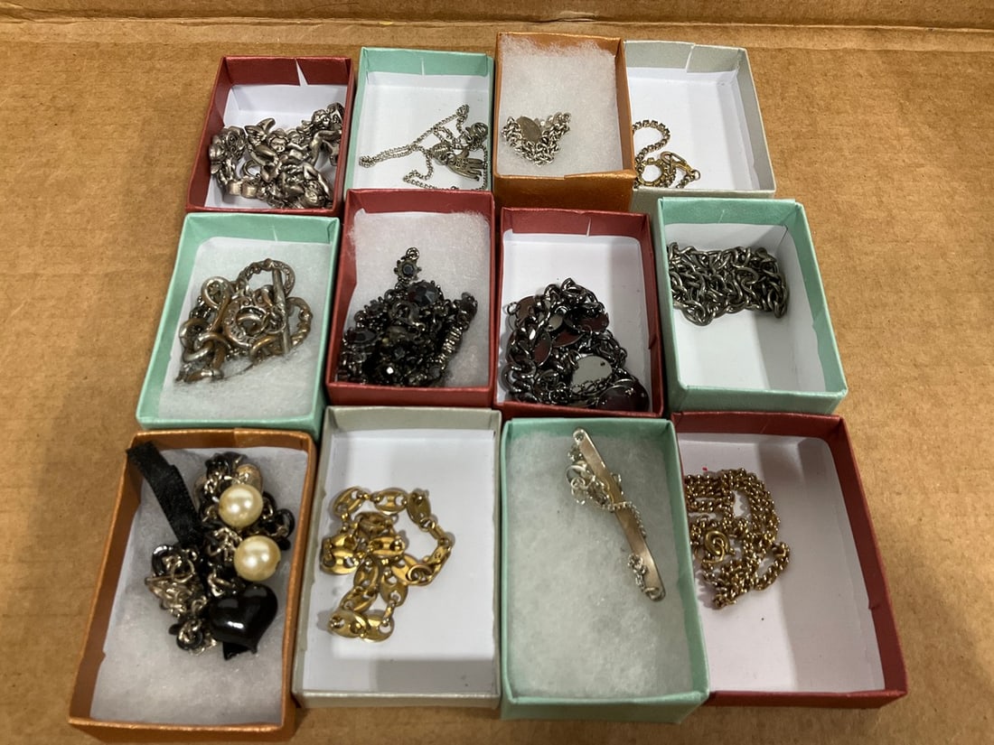 Various Costume Jewelry: Various Costume Jewelry