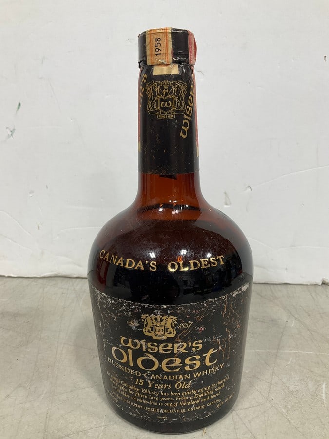 Wisers Oldest Blended Canadian Whisky - 80 proof (4/5 Quart) *mostly full*: Wisers Oldest Blended Canadian Whisky - 80 proof (4/5 Quart) *mostly full*