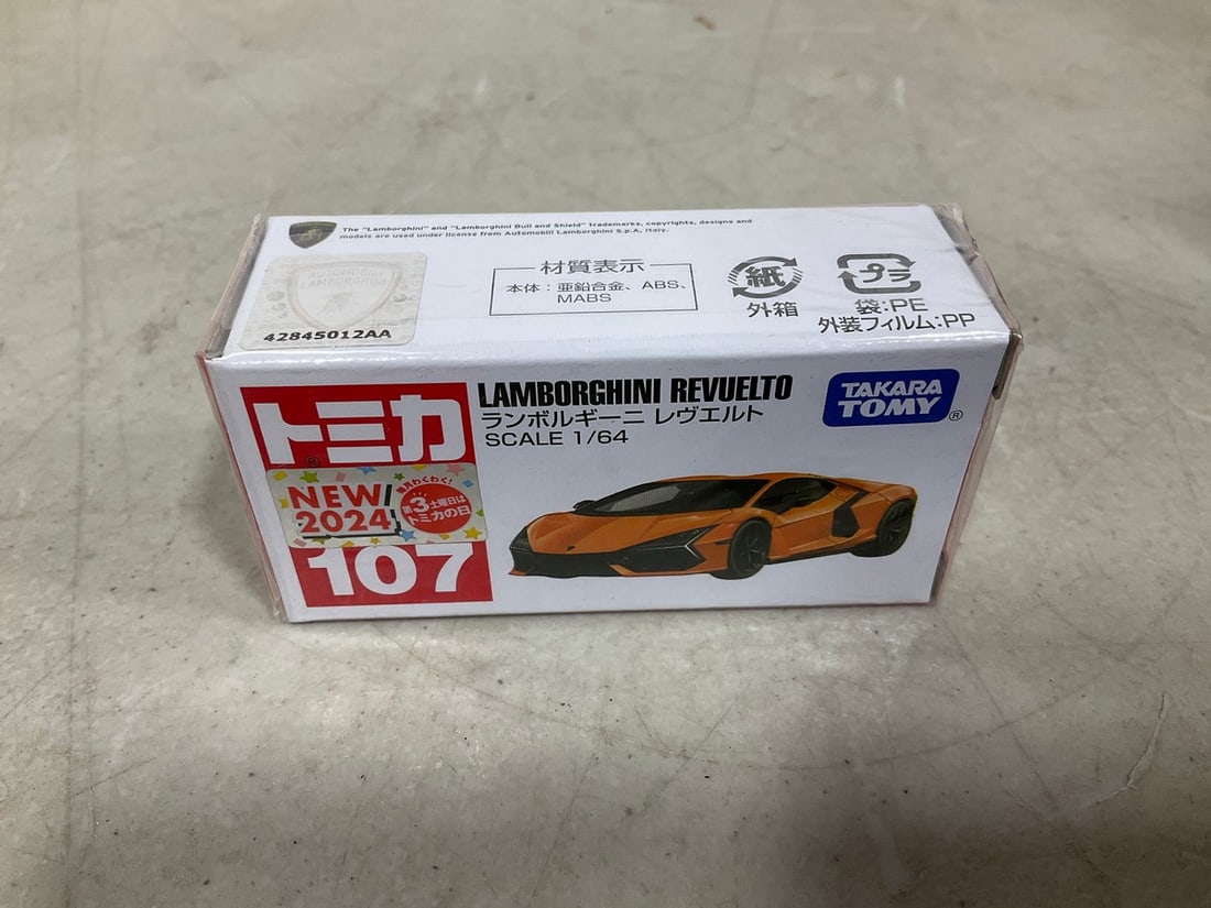 Takara Tomy Lamborghini Revuelto scale 1/64*sealed*: Takara Tomy Lamborghini Revuelto scale 1/64*sealed*