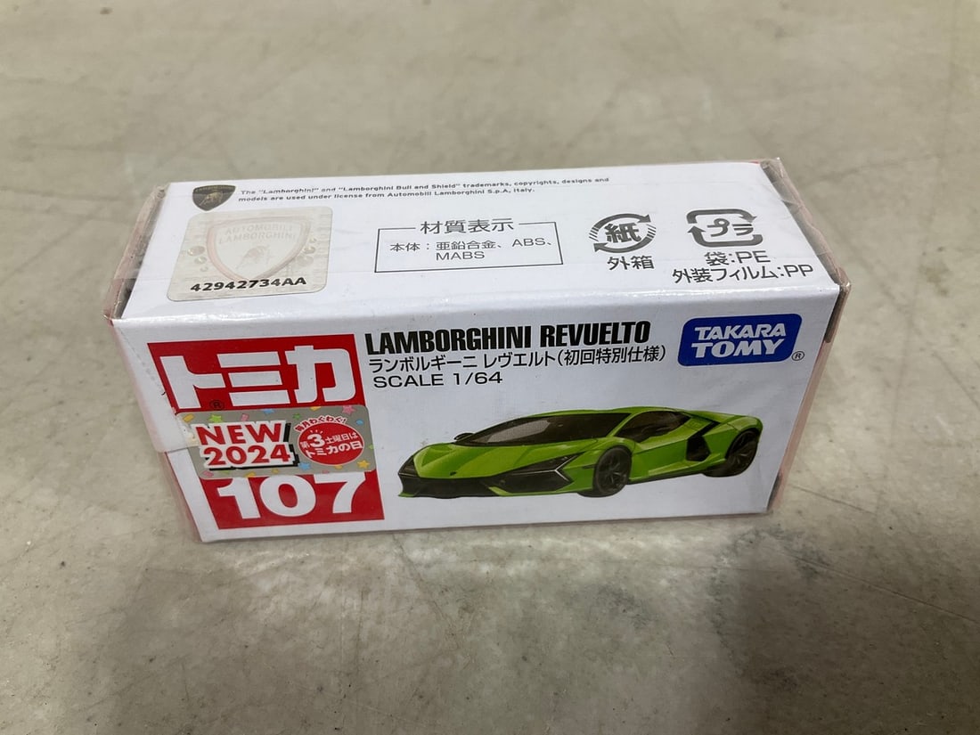 Takara Tomy Lamborghini Revuelto scale 1/64*sealed*: Takara Tomy Lamborghini Revuelto scale 1/64*sealed*