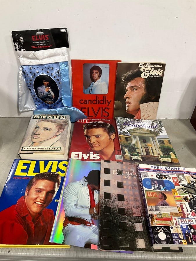 Vintage Elvis Presley books(Tour book, Graceland, and more) (1 of 1)