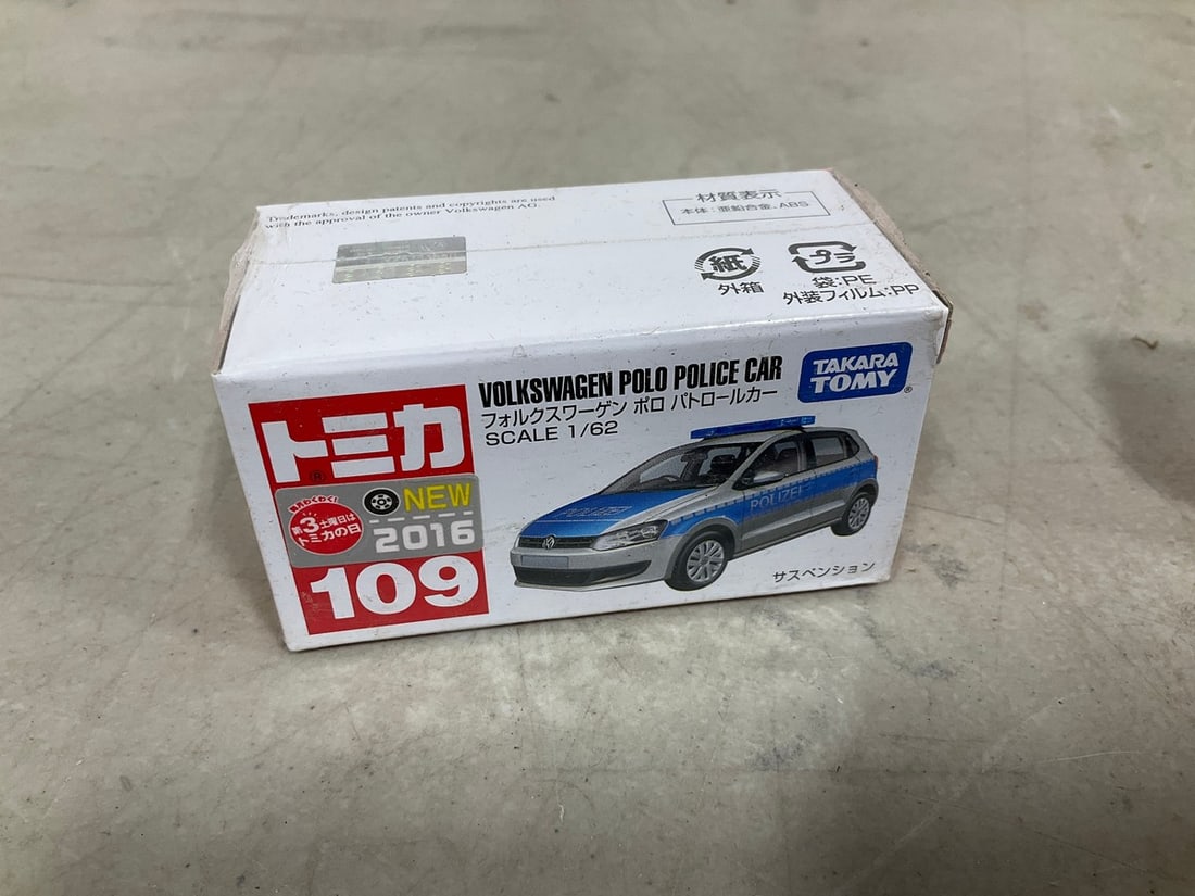 Takara Tomy Volkswagen Polo Police car scale 1/62*sealed*: Takara Tomy Volkswagen Polo Police car scale 1/62*sealed*
