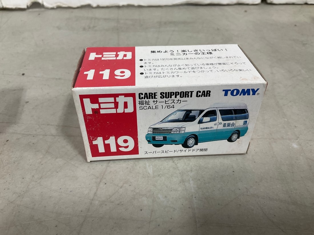 Takara Tomy Care Support car scale 1/64 *new in box*: Takara Tomy Care Support car scale 1/64 *new in box*