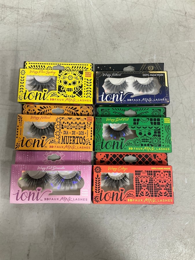Ioni eyelashes*new in package*: Ioni eyelashes*new in package*