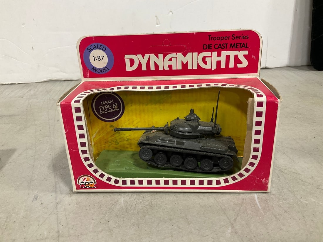 Dynamights diecast collectible tank*new in package* (1 of 1)