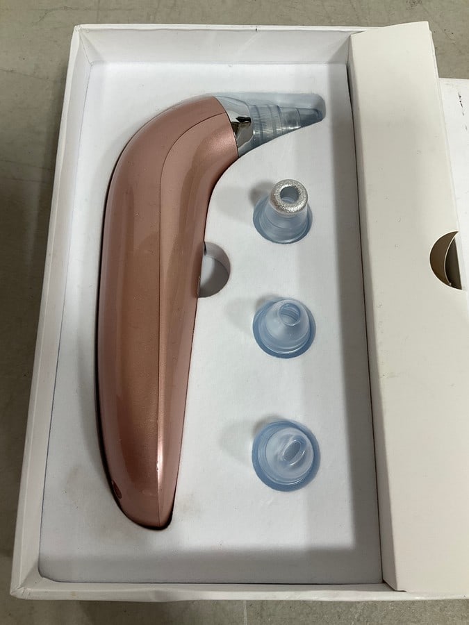 Microdermabrasion and acne/fat extractor*new in box*: Microdermabrasion and acne/fat extractor*new in box*