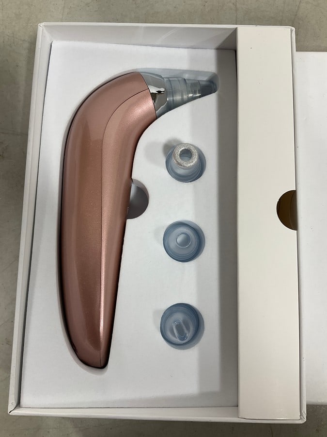 Microdermabrasion and acne/fat extractor*new in box*: Microdermabrasion and acne/fat extractor*new in box*