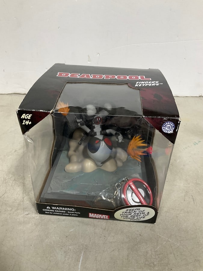 Deadpool collectible figure*new in box*: Deadpool collectible figure*new in box*