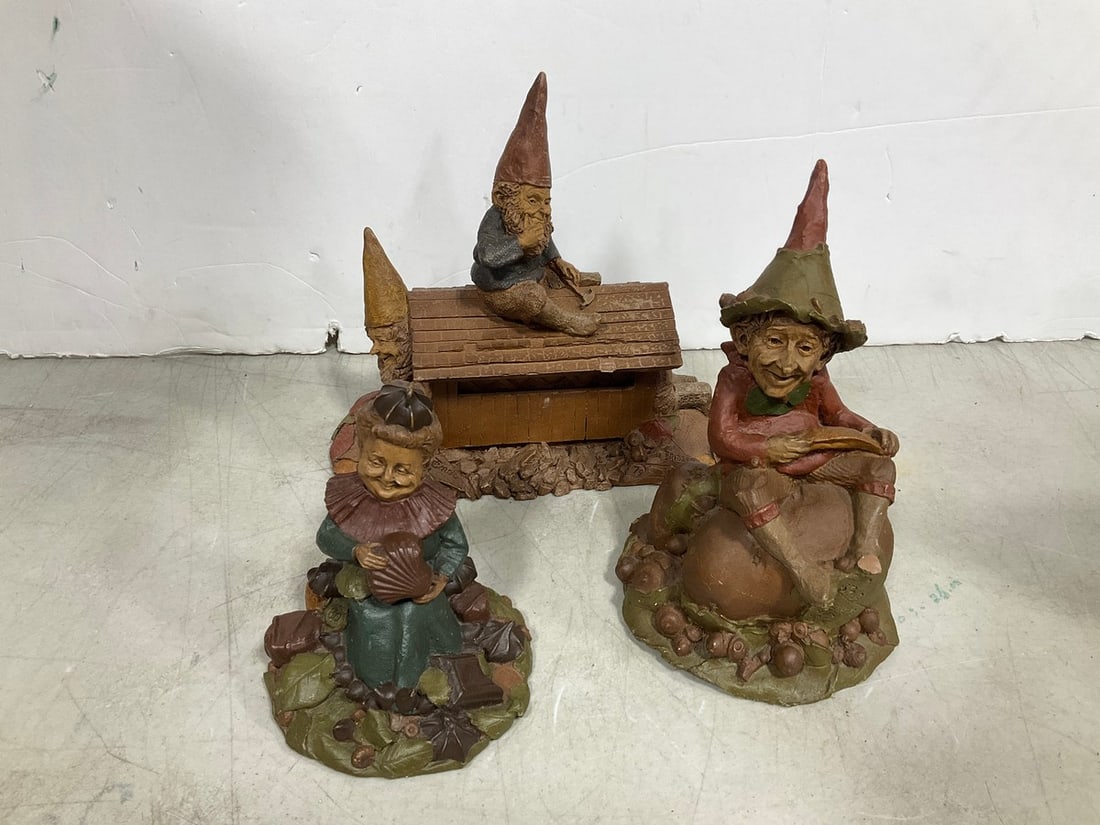 Tom Clarke gnome figurines(tallest 8.5in.-one chipped): Tom Clarke gnome figurines(tallest 8.5in.-one chipped)