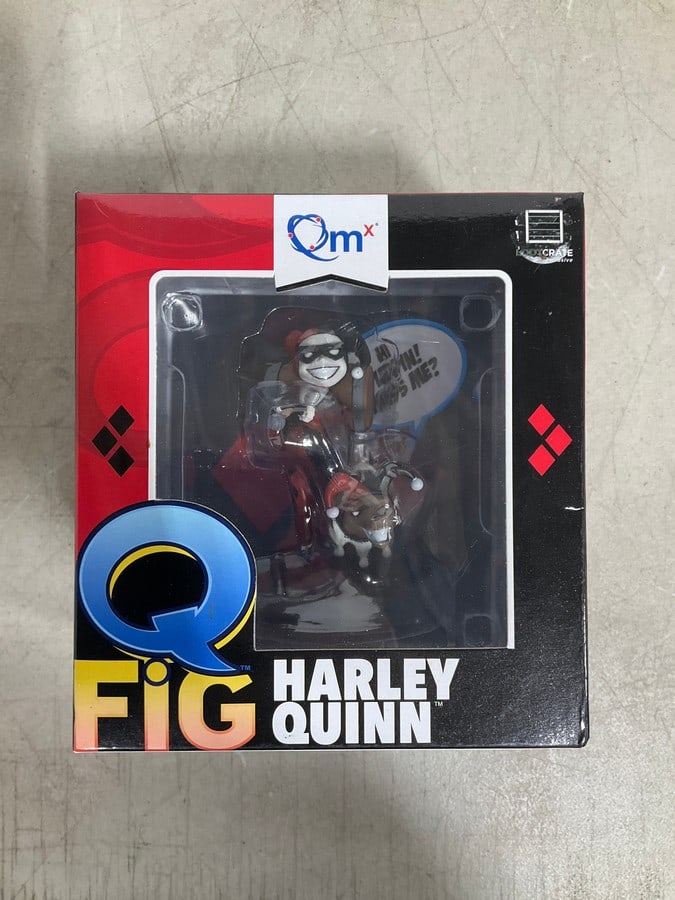 Harley Quinn collectible figure*new in box* (1 of 1)