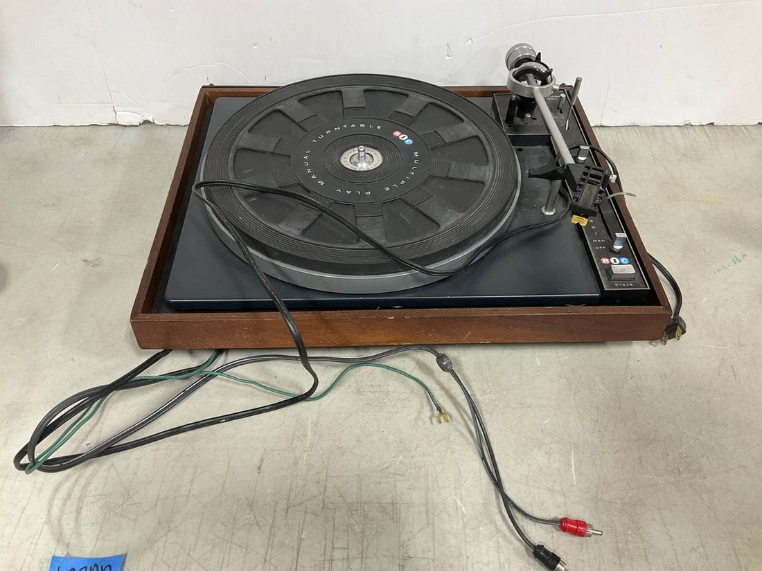 Vintage turntable (1 of 1)