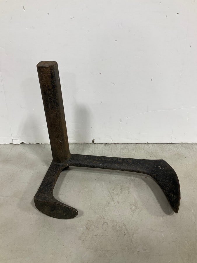 Vintage cast iron cobbler's anvil (1 of 1)