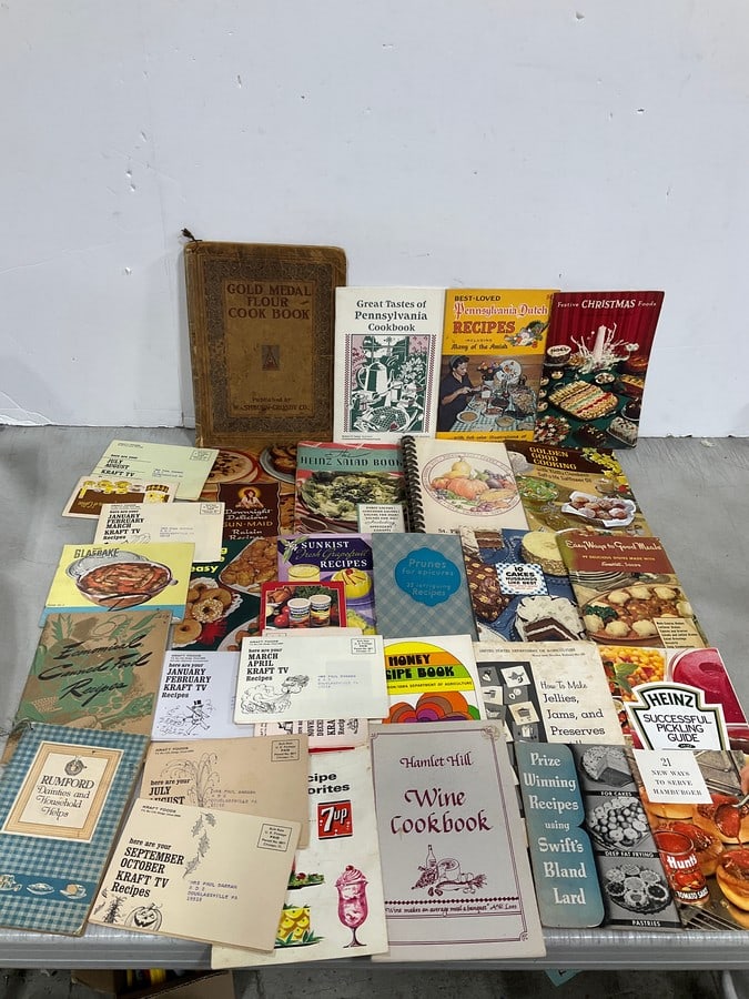 Vintage cookbooks/cooking booklets: Vintage cookbooks/cooking booklets