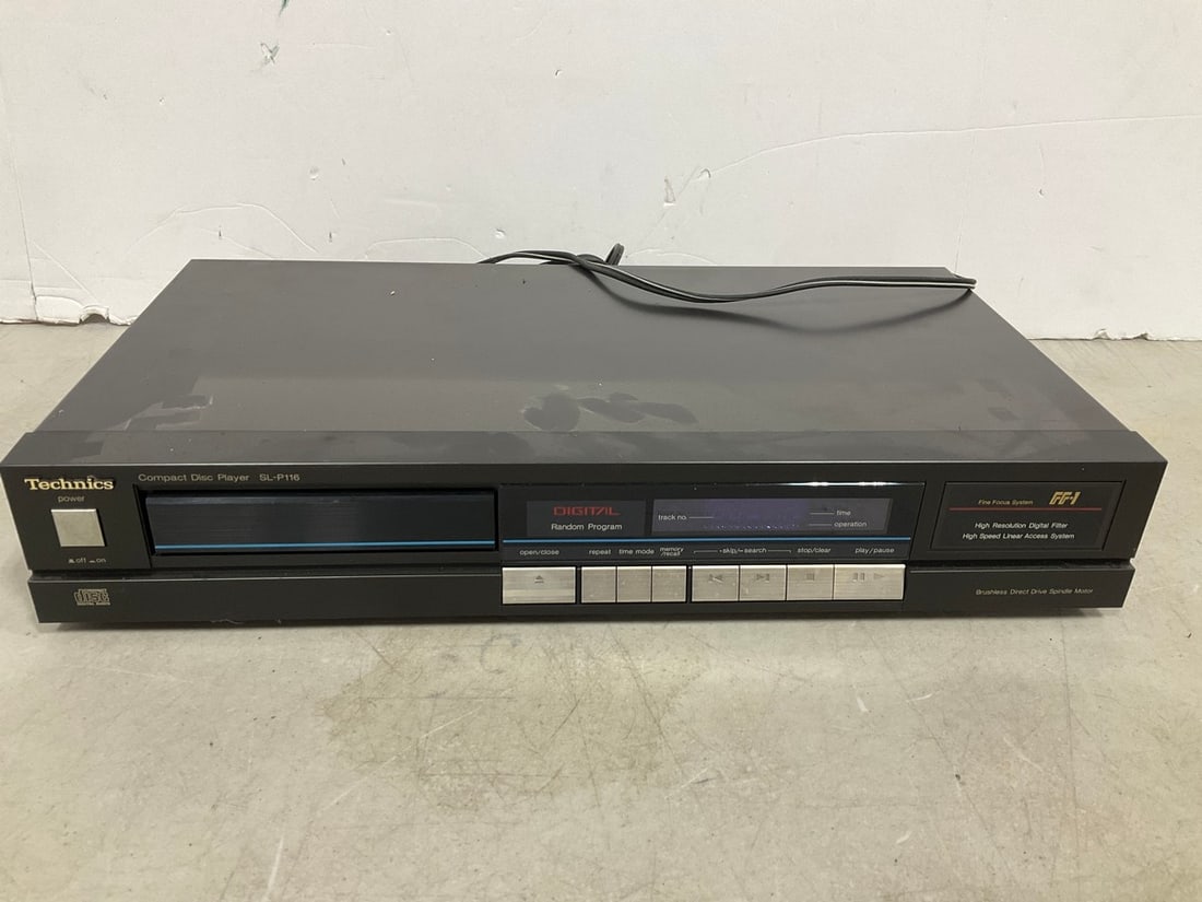 Technics Compact Disc Player (SL- P116) (1 of 1)