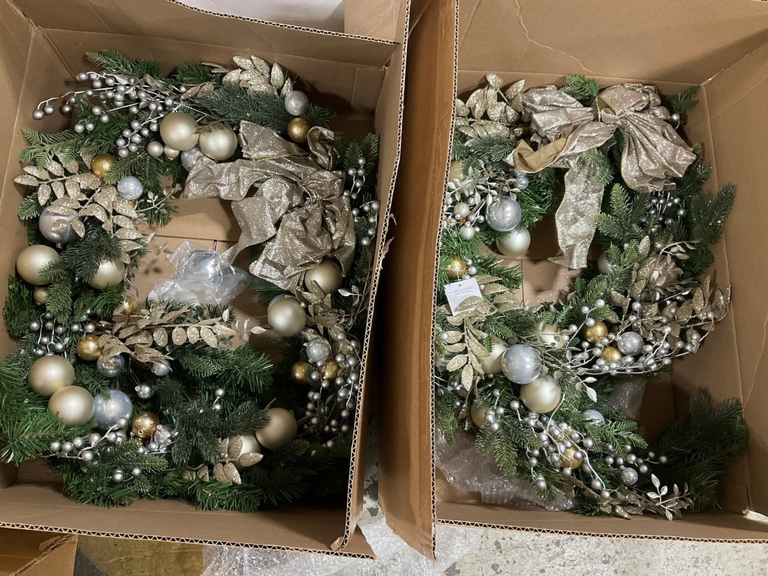 Christmas Wreaths (25in Across): Christmas Wreaths (25in Across)