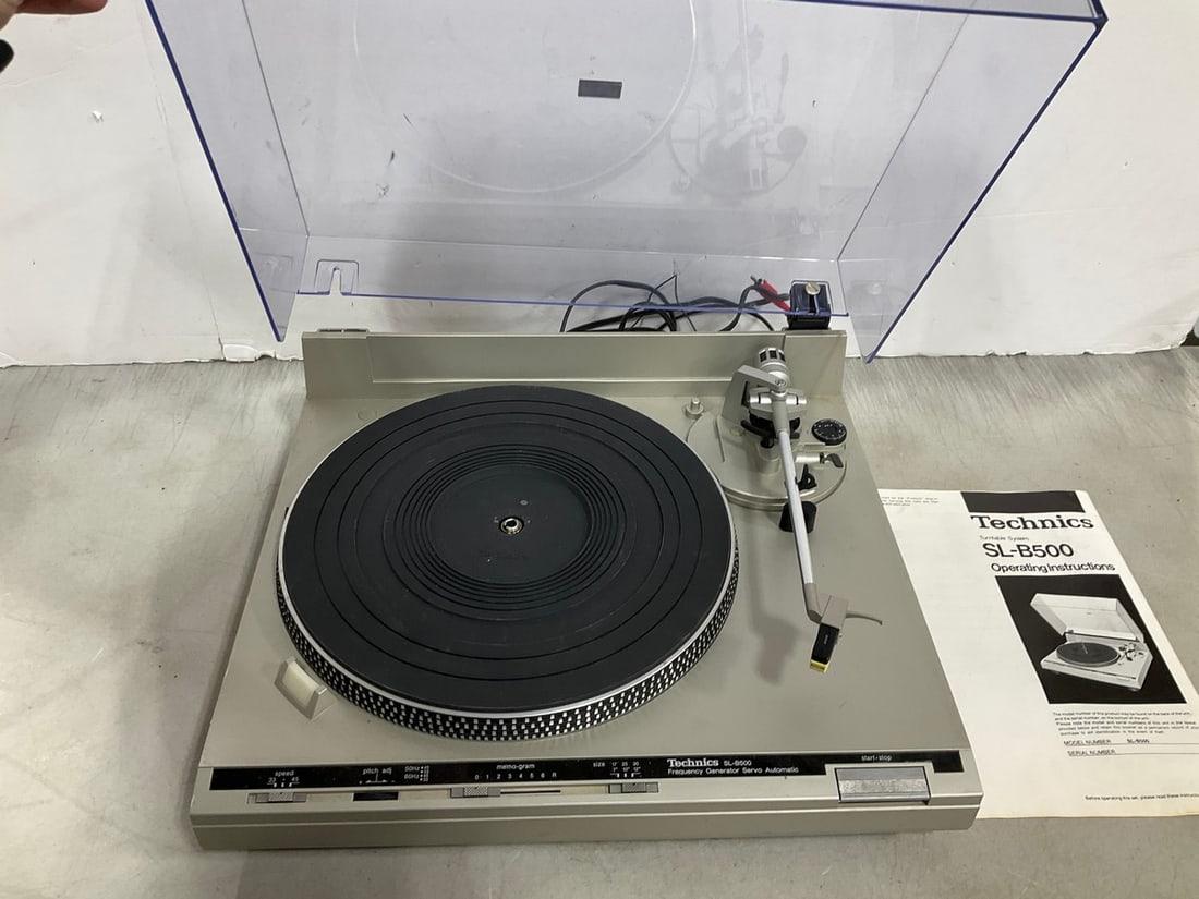 Technics Turntable (SL-BB500): Technics Turntable (SL-BB500)