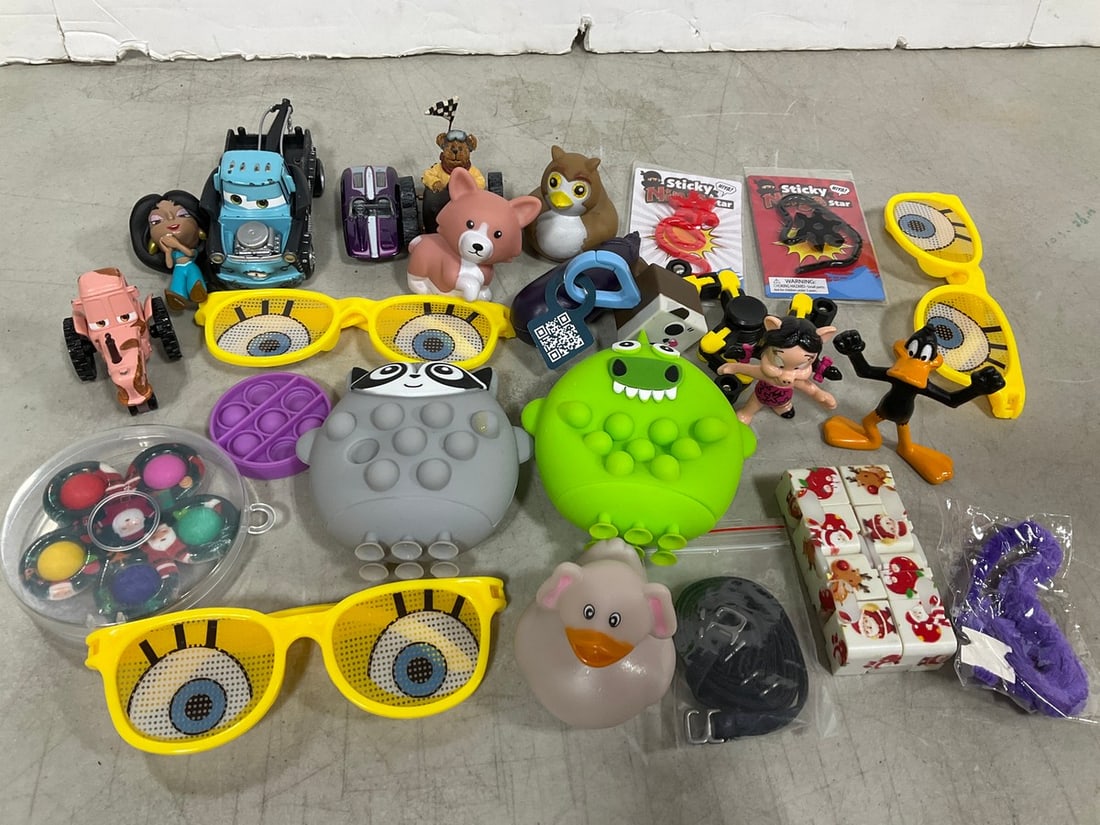 Various Childrens Toys, Spongebob Glasses, Fidget Spinner, and more: Various Childrens Toys, Spongebob Glasses, Fidget Spinner, and more