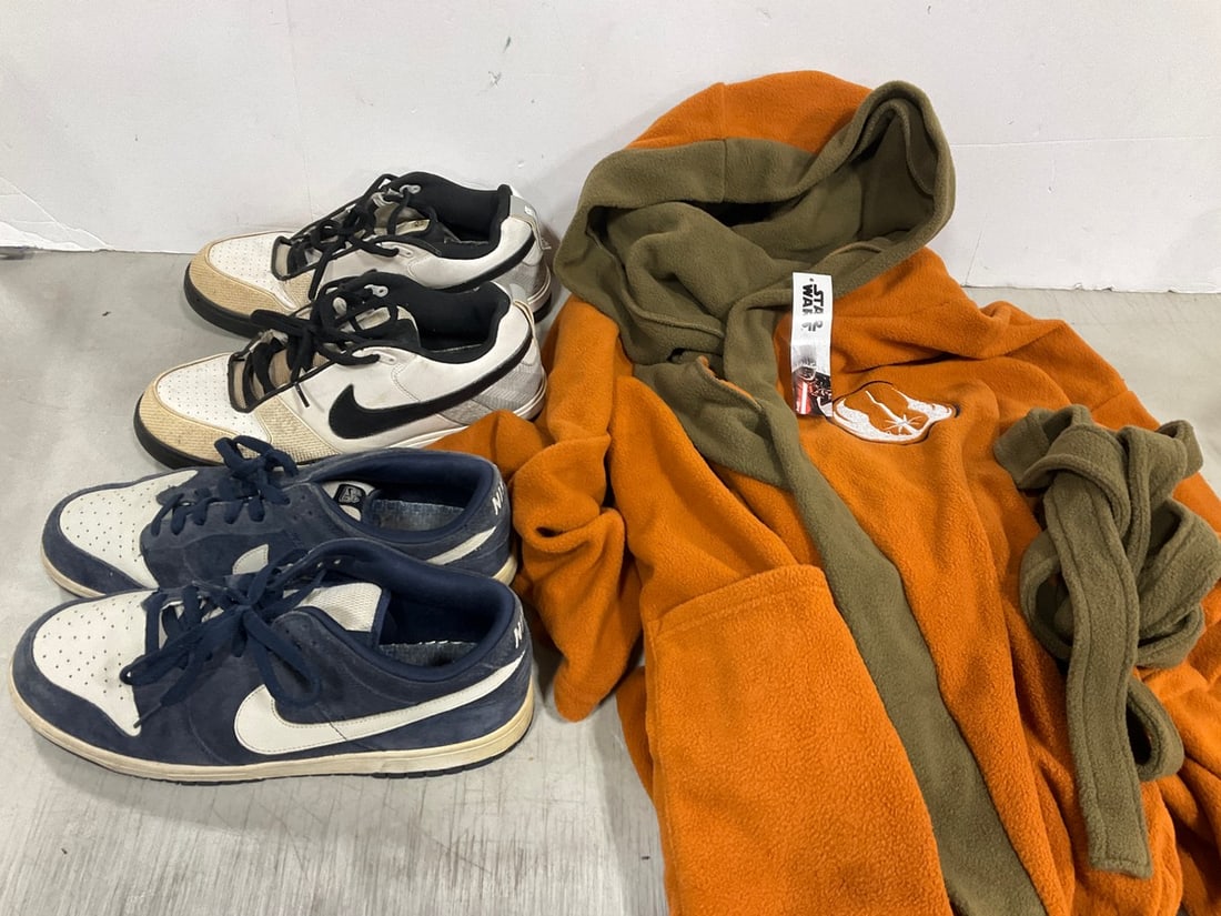 Star Wars Robe (3XL), and Various Nike Sneakers (11/11.5): Star Wars Robe (3XL), and Various Nike Sneakers (11/11.5)