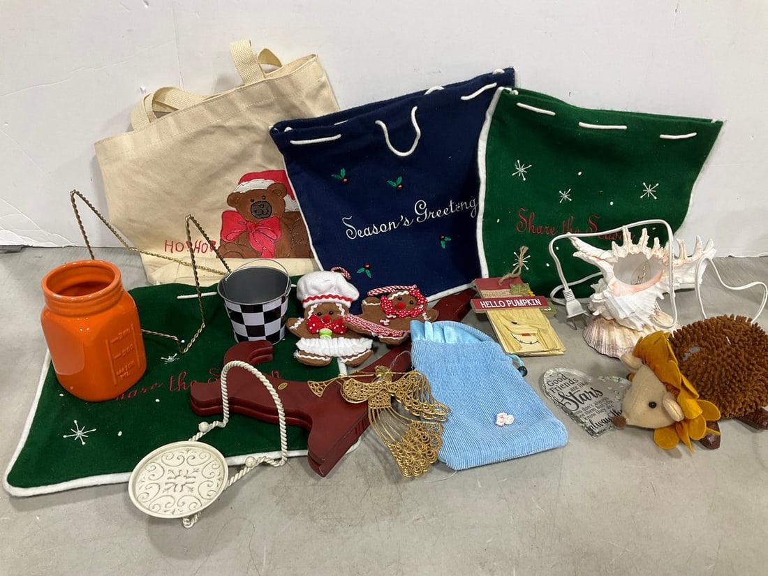 Various House Decor, Christmas Bags, and more: Various House Decor, Christmas Bags, and more