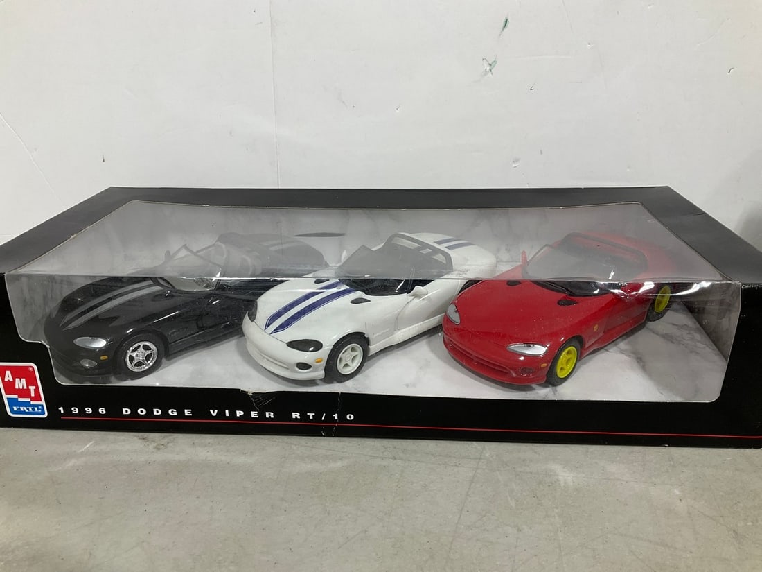 ERTL 1996 Dodge Viper Dealer Promo RT/10 *new in box*: ERTL 1996 Dodge Viper Dealer Promo RT/10 *new in box*