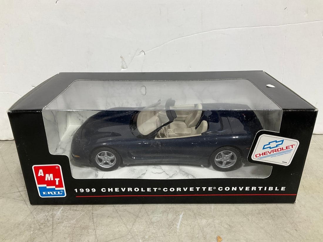 ERTL 1999 Chevrolet Corvette Convertible *new in box* (1 of 1)