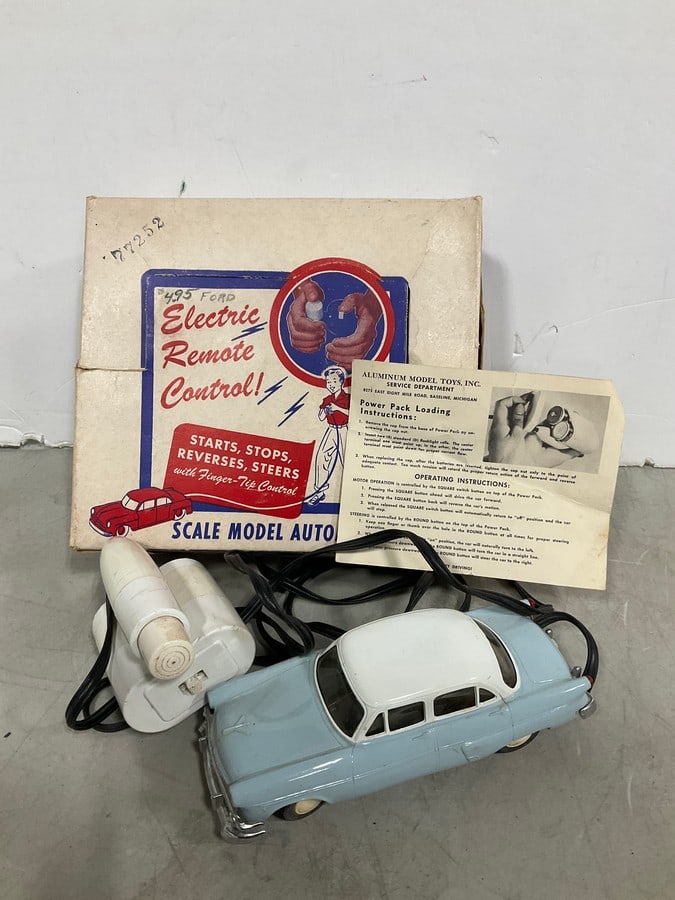 Vintage Electric Remote Control Car: Vintage Electric Remote Control Car