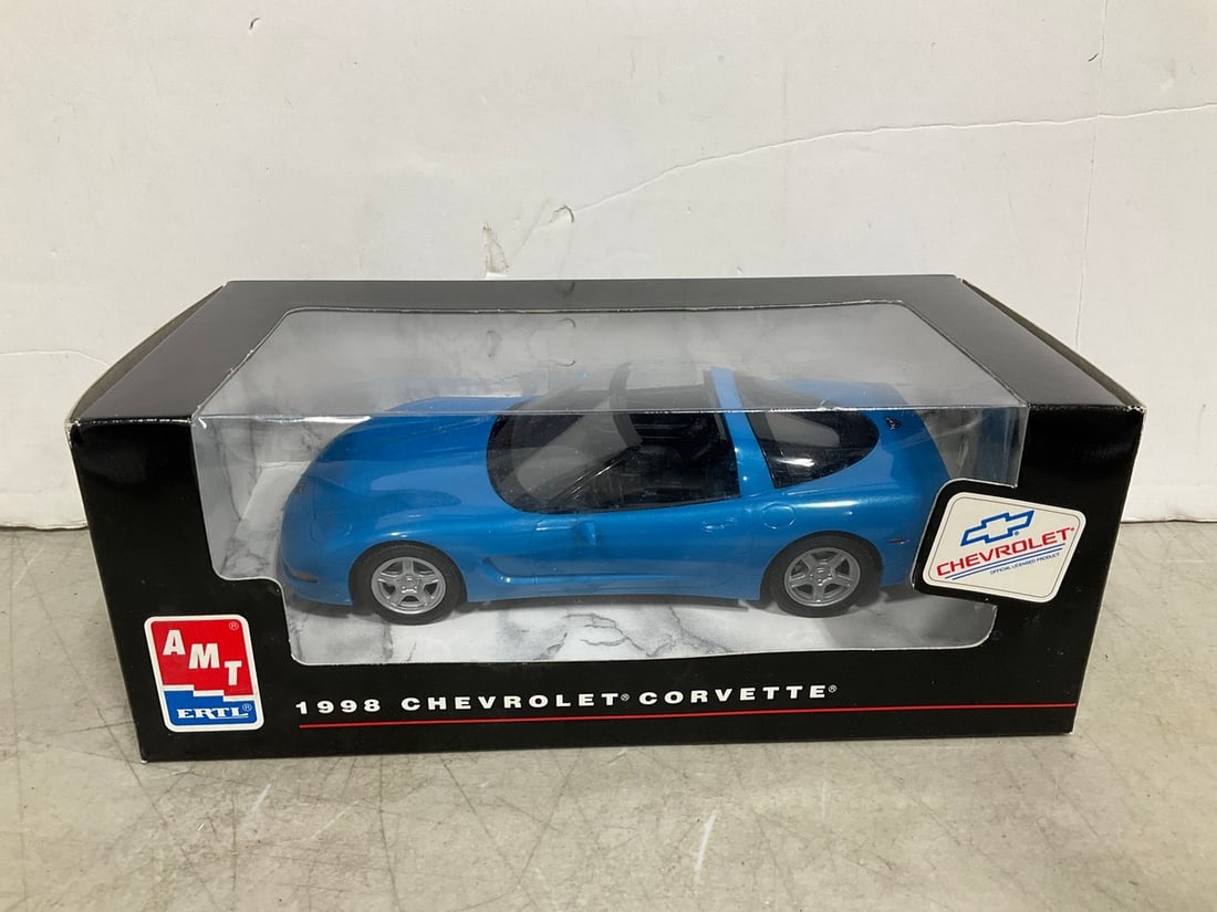 ERTL 1998 Chevrolet Corvette *new in box* (1 of 1)