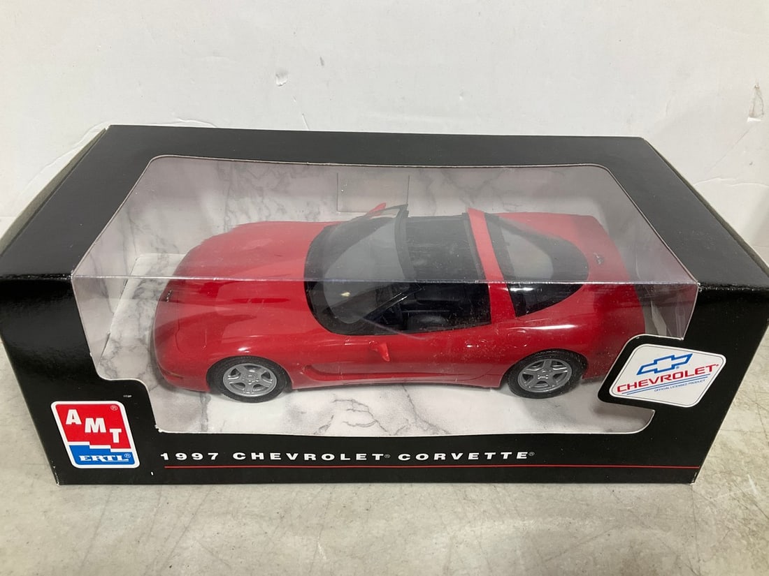 ERTL 1997 Chevrolet Corvette Diecast Model *new in box*: ERTL 1997 Chevrolet Corvette Diecast Model *new in box*