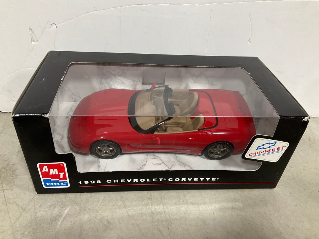 ERTL 1998 Chevrolet Corvette Diecast Model *new in box*: ERTL 1998 Chevrolet Corvette Diecast Model *new in box*