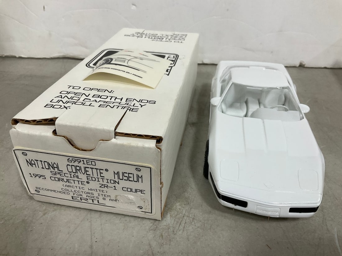 National Corvette ZR-1 Coupe Diecast Model Collectible: National Corvette ZR-1 Coupe Diecast Model Collectible