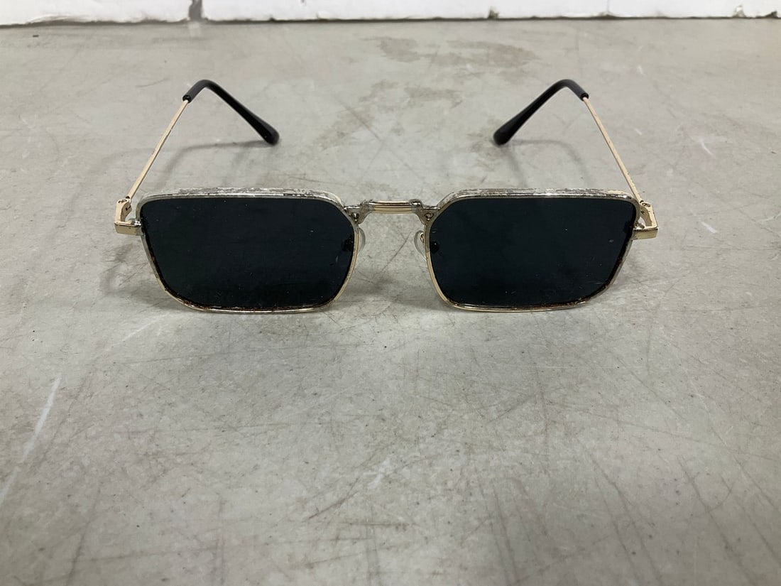 Gucci glasses(unauthenticated): Gucci glasses(unauthenticated)