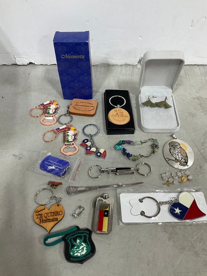 Various keychains and more: Various keychains and more