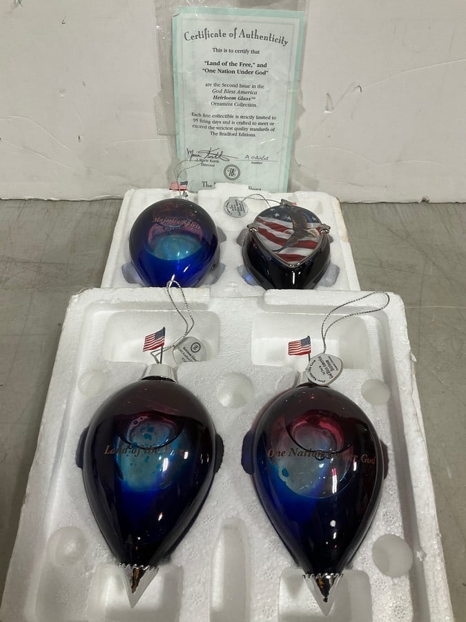 Heirloom Glass Ornament Collection with COA: Heirloom Glass Ornament Collection with COA