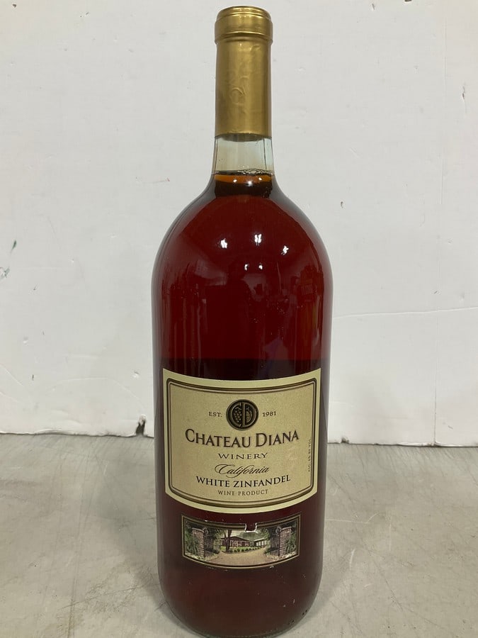 Chateau Diana White Zifandel Wine (1.5L - 6%) *SEALED*: Chateau Diana White Zifandel Wine (1.5L - 6%) *SEALED*