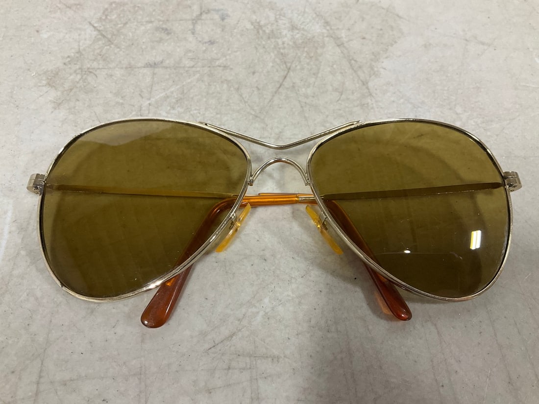 Vintage 1970s Aviator Sunglasses (1 of 1)