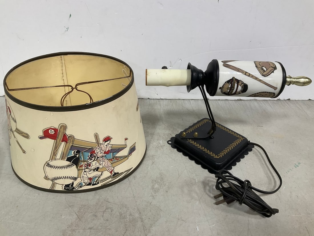 Vintage Decorative Baseball Lamp: Vintage Decorative Baseball Lamp