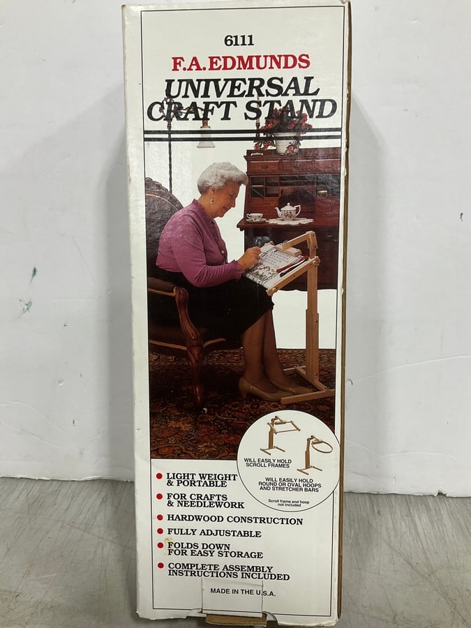 Universal Craft Stand: Universal Craft Stand