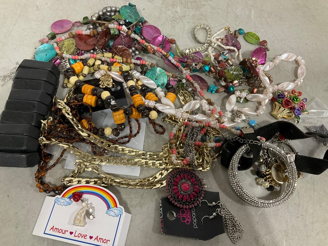 Various Costume Jewelry: Various Costume Jewelry