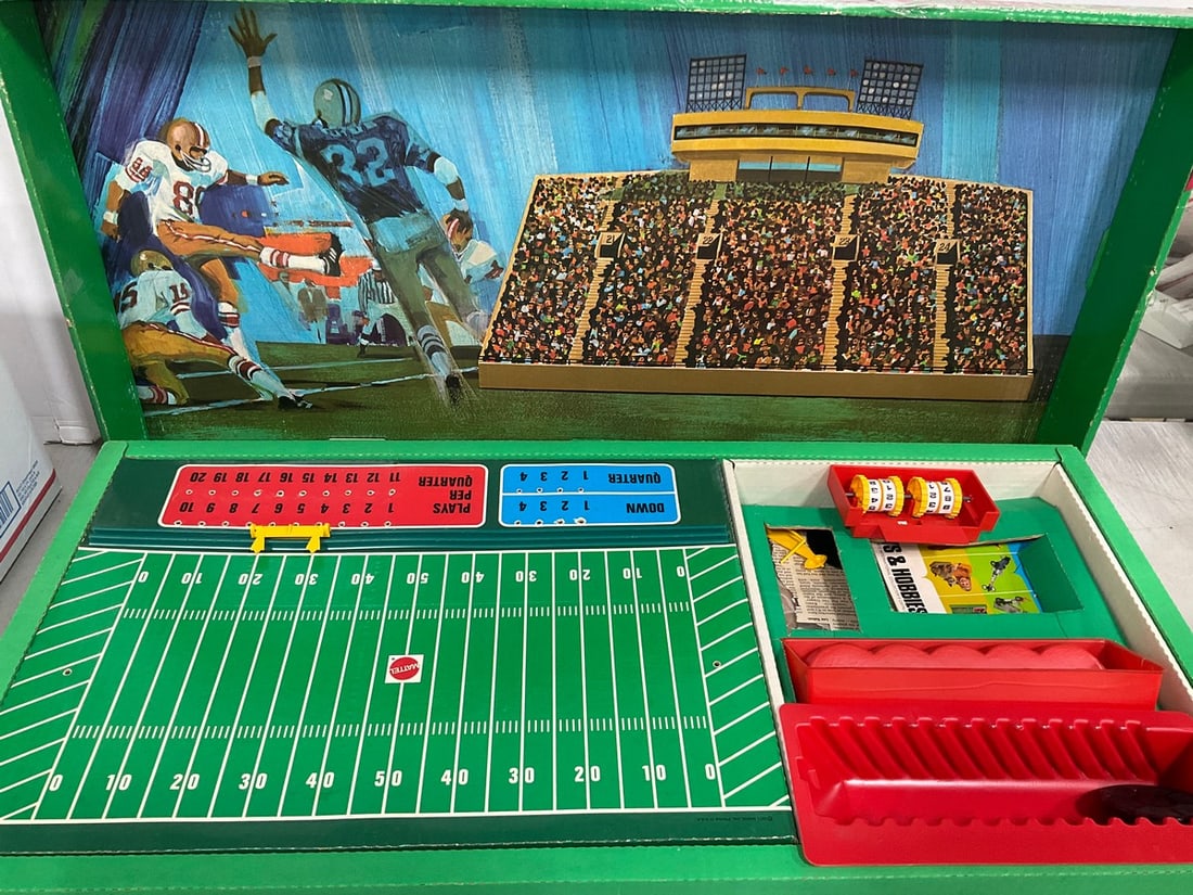 Vintage Talking Football Game: Vintage Talking Football Game