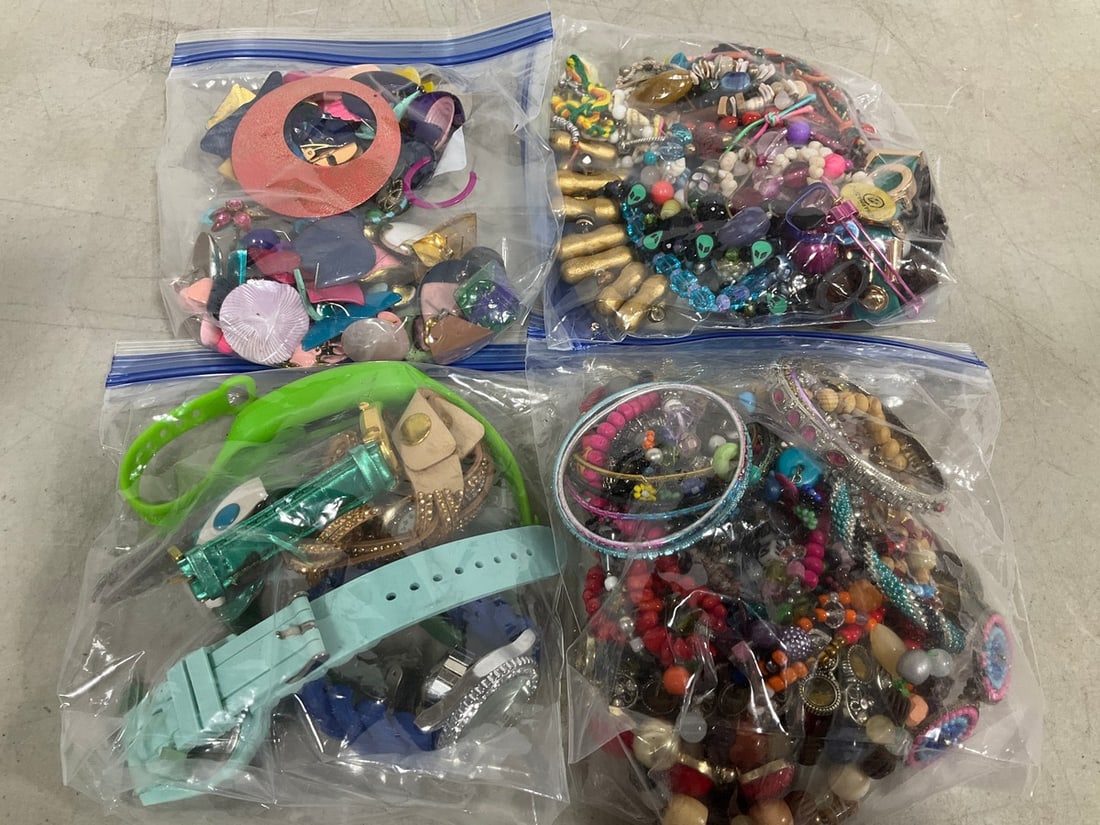 Various Costume Jewelry: Various Costume Jewelry