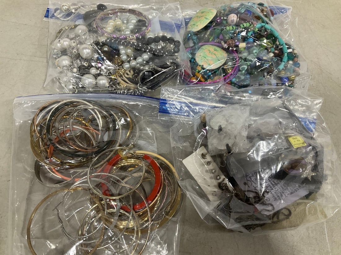 Various Costume Jewelry: Various Costume Jewelry