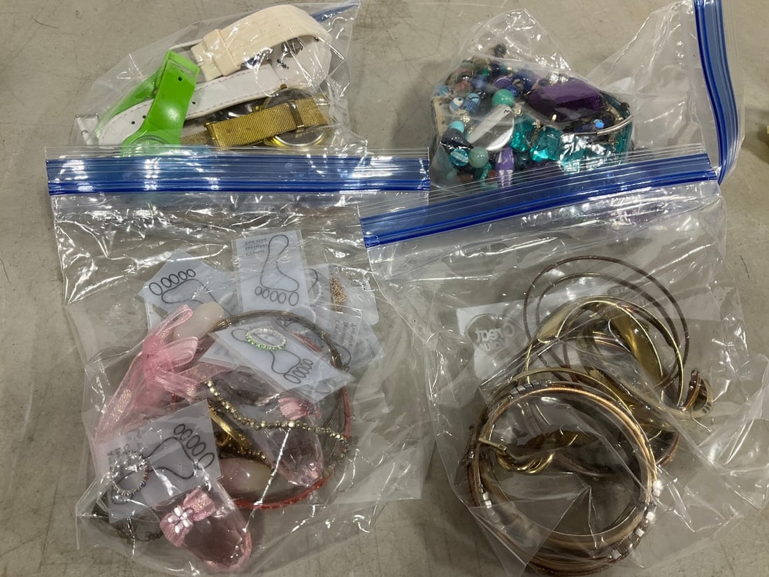 Various Costume Jewelry: Various Costume Jewelry