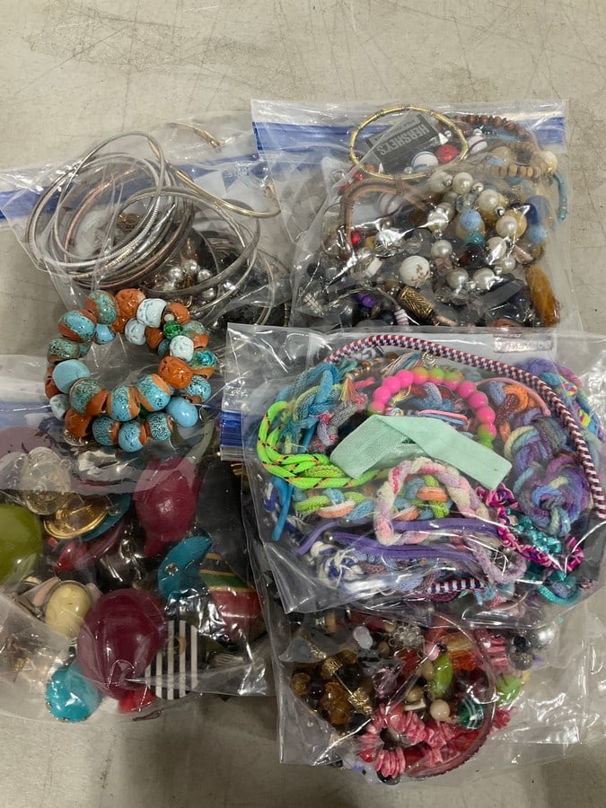 Various Costume Jewelry: Various Costume Jewelry