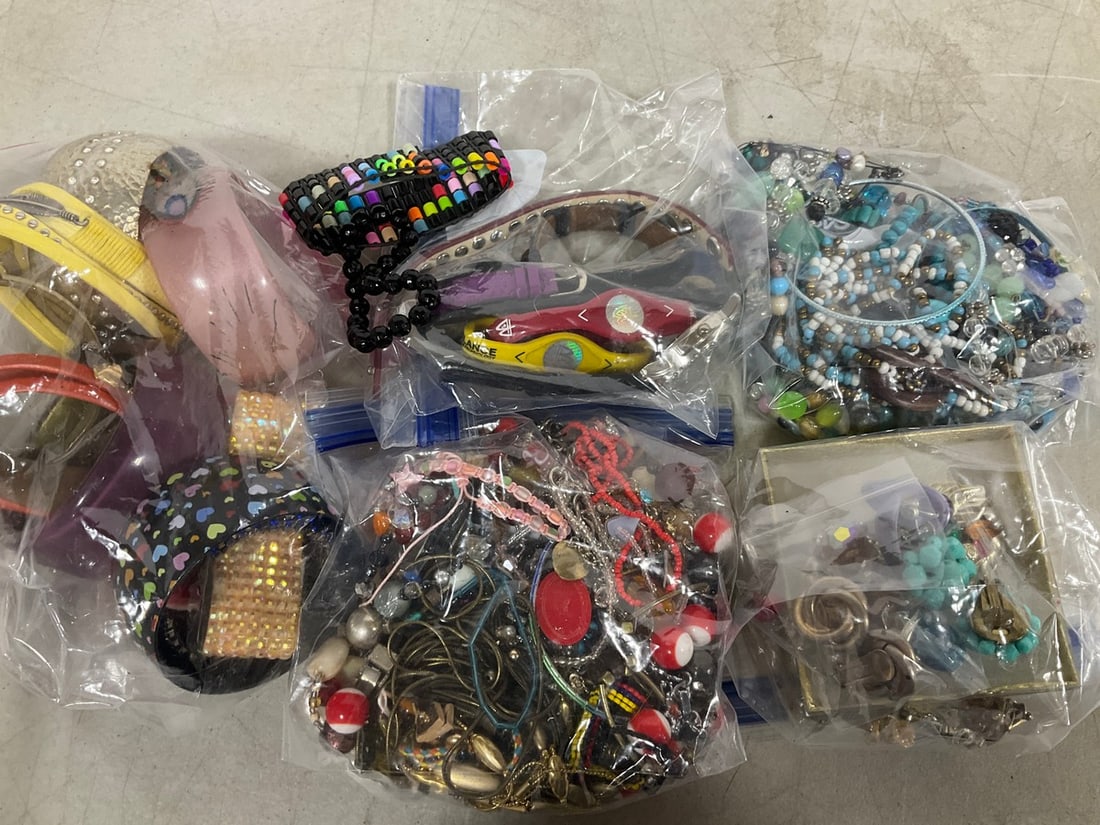 Various Costume Jewelry: Various Costume Jewelry