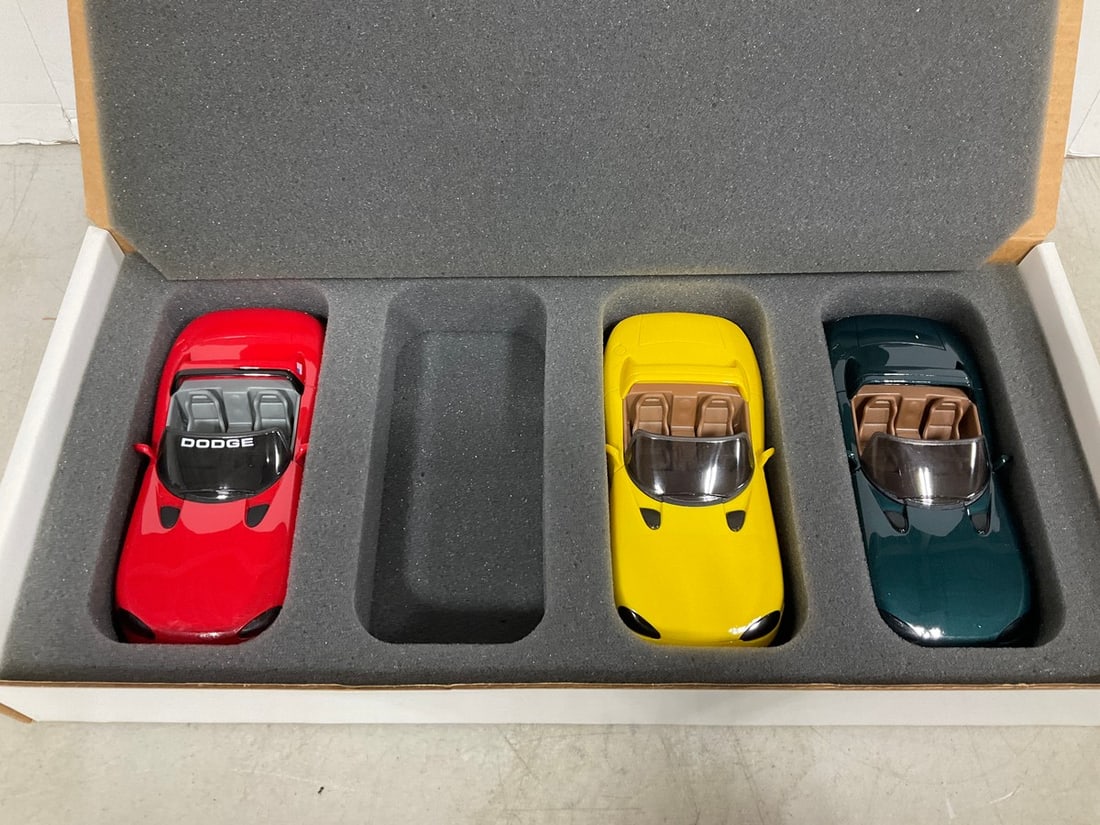 1:25 Viper RT/10 Dealer Promo Model Collectors Set *one missing*: 1:25 Viper RT/10 Dealer Promo Model Collectors Set *one missing*