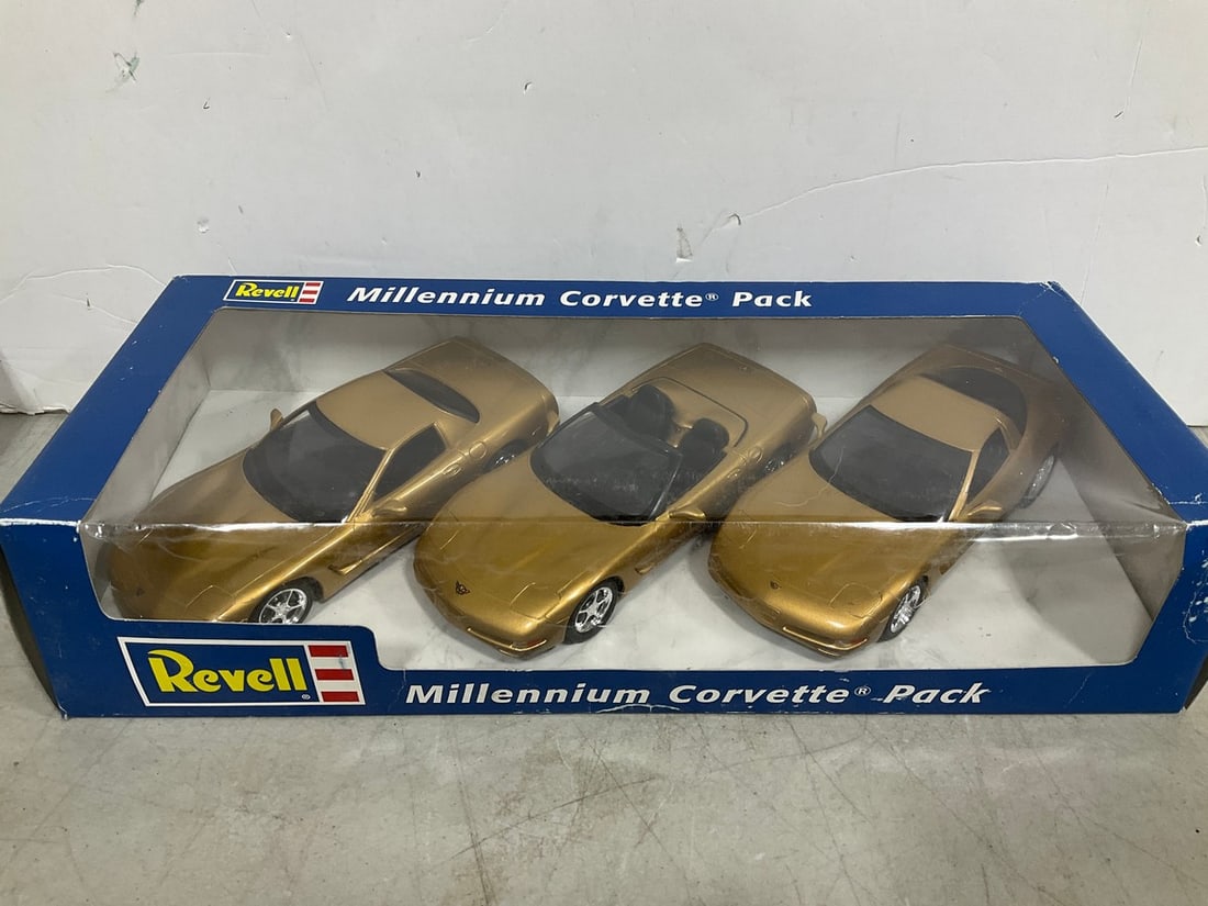Revell Millennium Corvette Pack *new in box* (1 of 1)