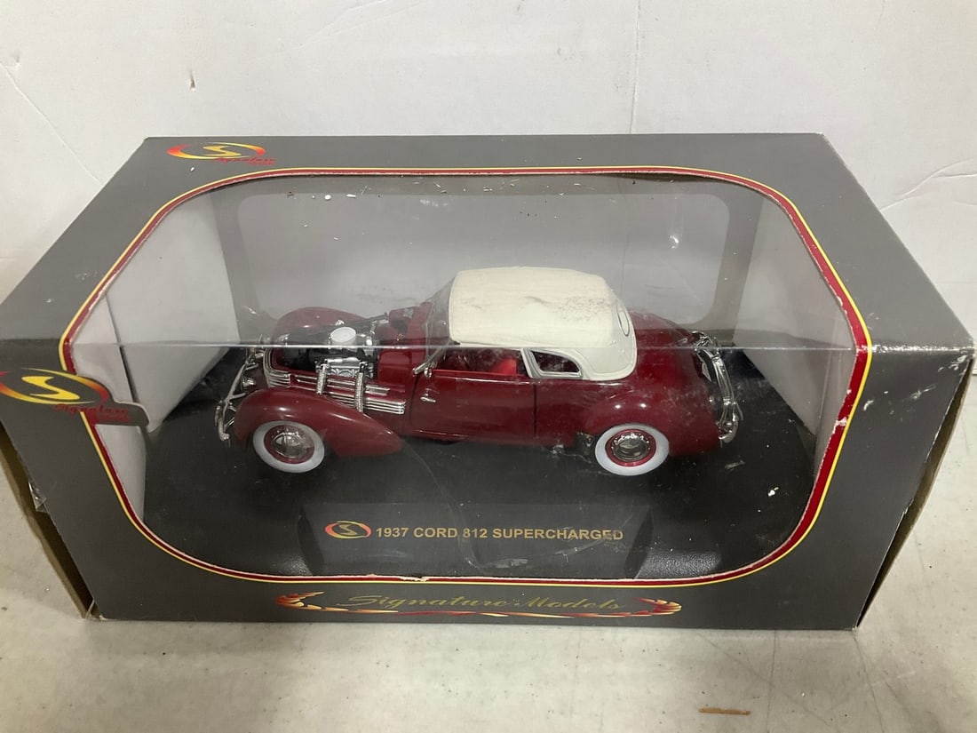 Signature Models 1937 Cord 812 Supercharged Diecast Model *new in box* (1 of 1)