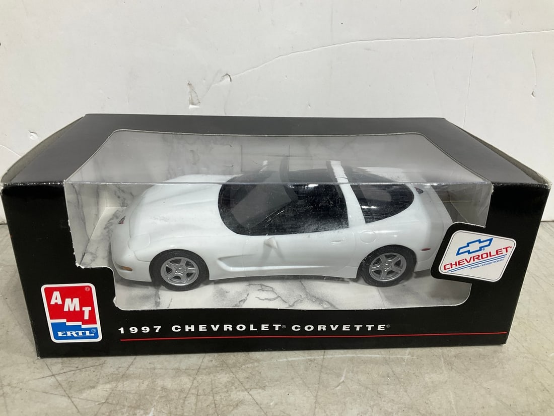 ERTL 1997 Chevrolet Corvette *new in box* (1 of 1)
