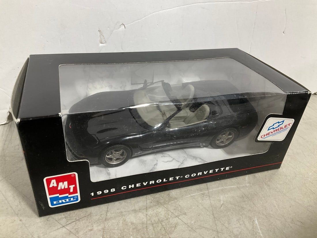 ERTL 1998 Chevrolet Corvette Diecast Model *new in box* (1 of 1)