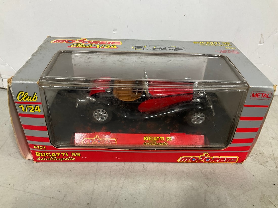 Vintage 1:24 Bugatti 55 Diecast Model *new in box*: Vintage 1:24 Bugatti 55 Diecast Model *new in box*